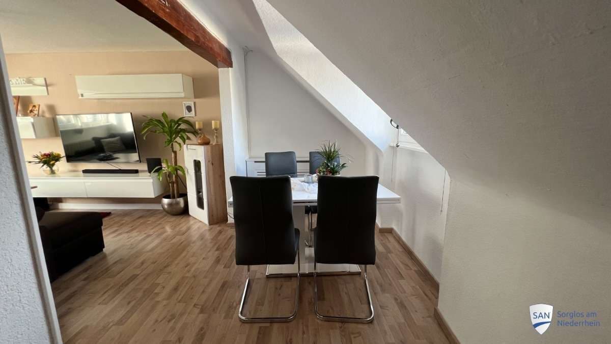 Gepflegte Dachgeschosswohnung im Herzen von Neuss!